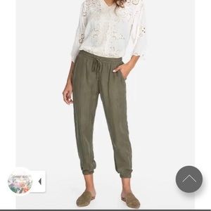 Johnny was Alice jogger XL in vintage green